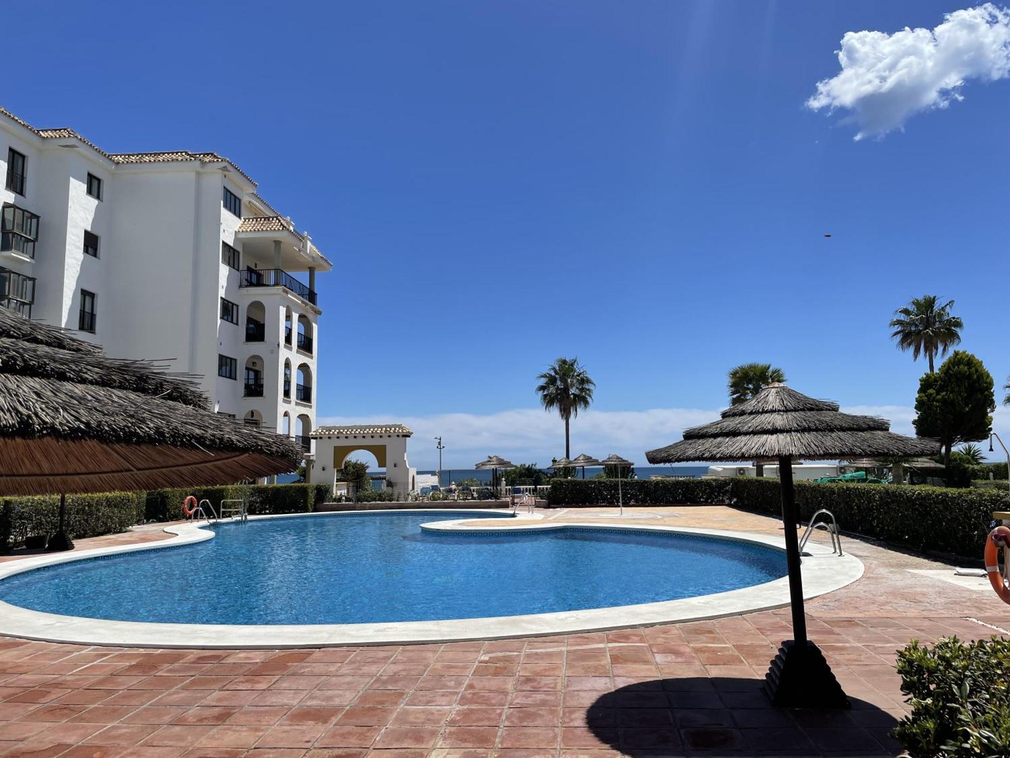 Apartamento En Marina Duquesa Кастильо-де-Сабинильяс Экстерьер фото